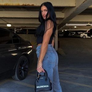 Meet your Posher, Chiara